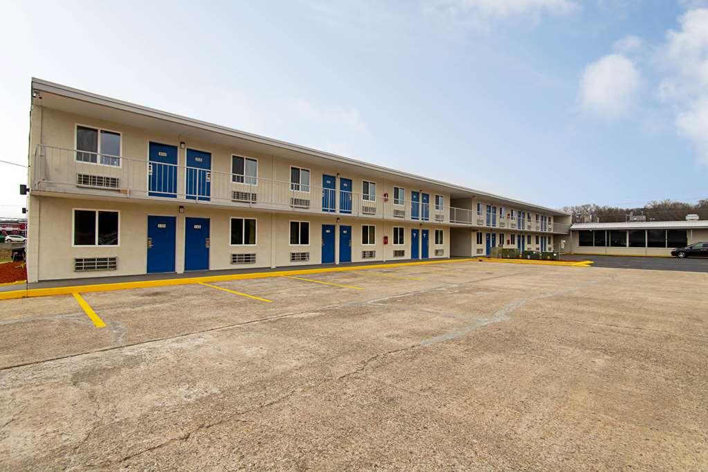 Hotel 6-alma, Ar L-40
